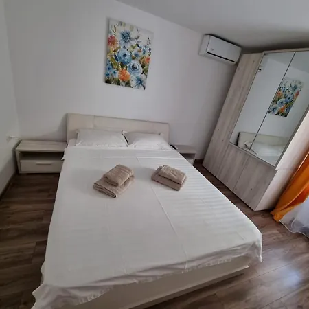 2 La Curte Cu Foisor 콘스탄차