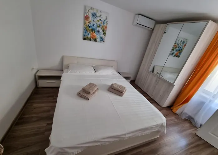 2 La Curte Cu Foisor Constanta