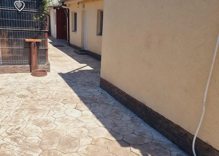 2 La Curte Cu Foisor Constanta